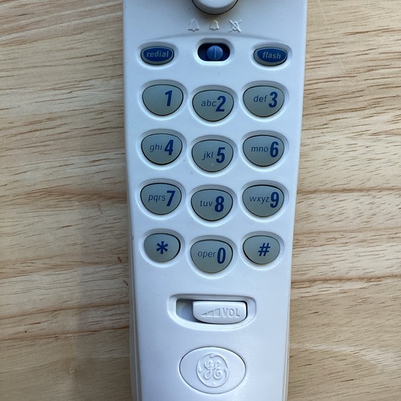 Retro 2005 GE Slimline Phone - Picture 4 of 8